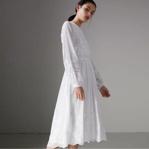 Burberry embroidered white dress size 4